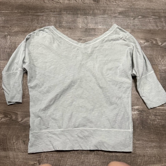 American Eagle Quarter Sleeve V-Neck Shirt Size XS - Picture 7 of 7